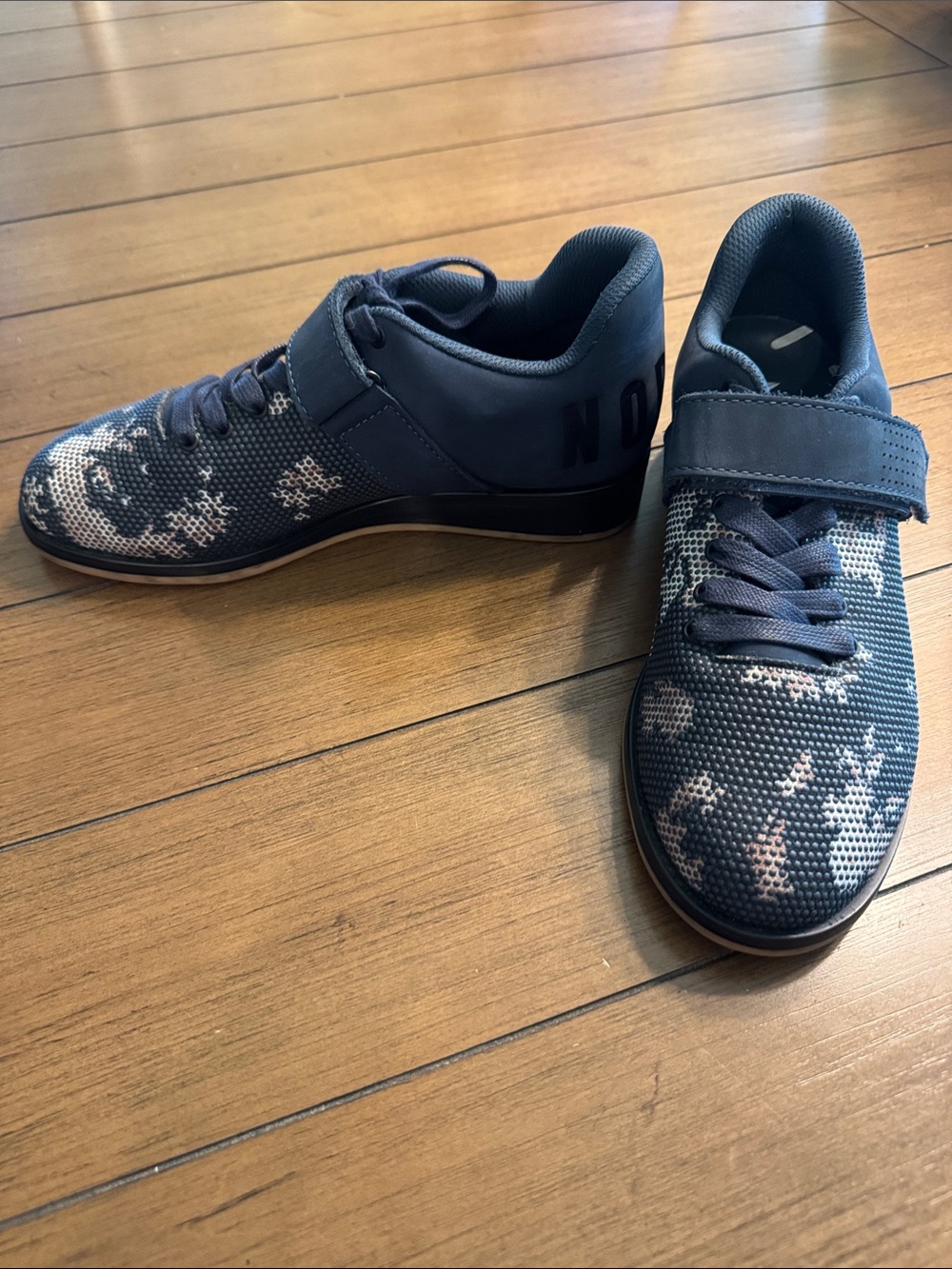 NOBULL Women’s Navy Lifting Shoes with Light Floral Accents 9.5 - Picture 3 of 12
